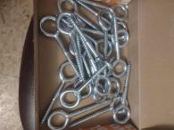 Nová skrutka do dreva s okom (3/4)