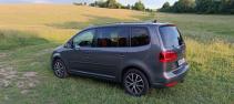 Predám veľmi pekný 7-miestny Volkswagen Touran 1,6 TDi 77 kw,  šedá metalíza, ro (3/6)
